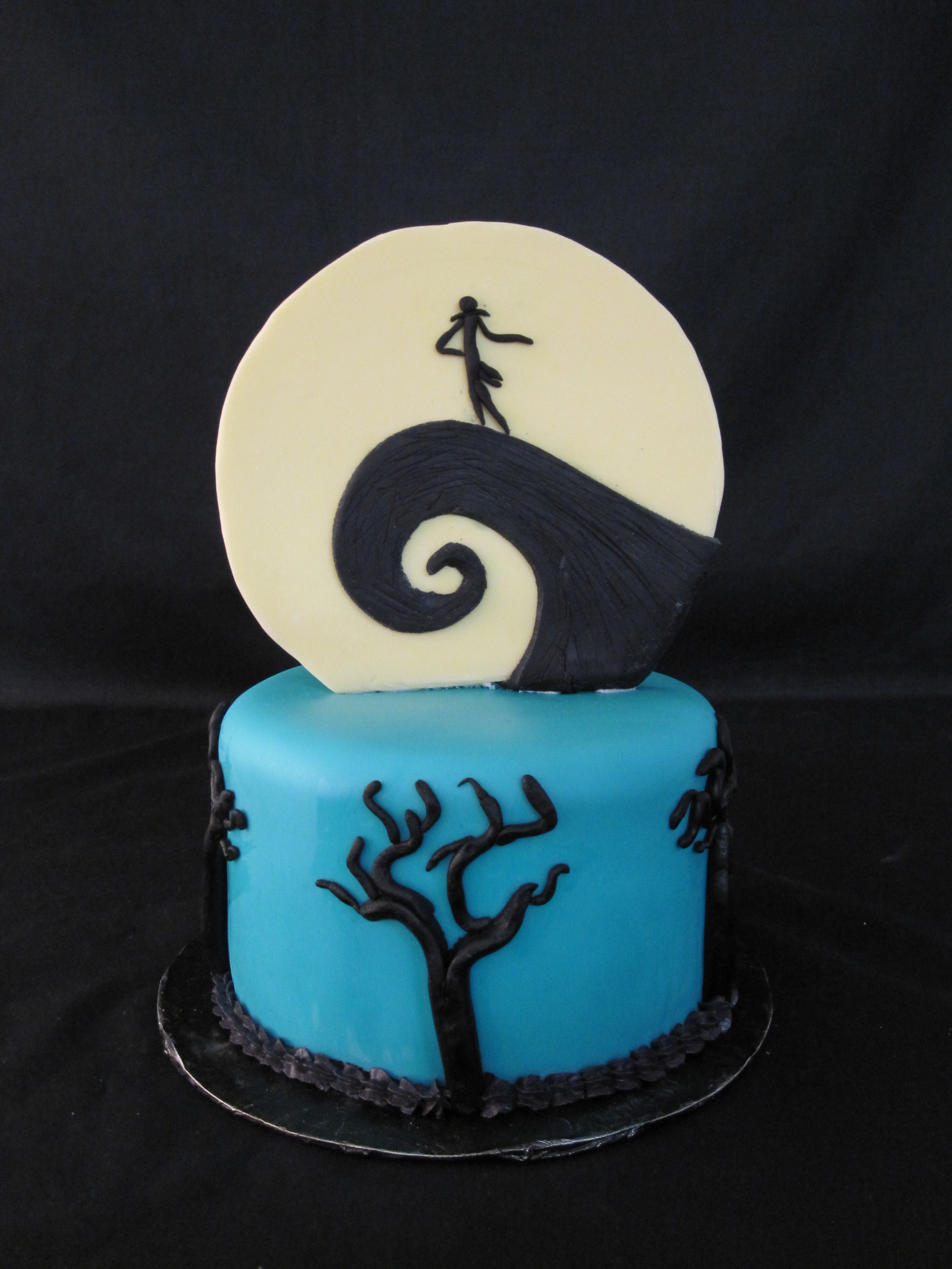 Nightmare Before Christmas Birthday Cake | The Twisted Sifter